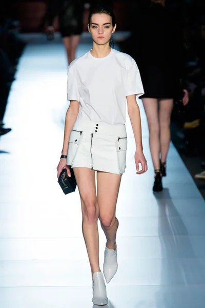 Look 10